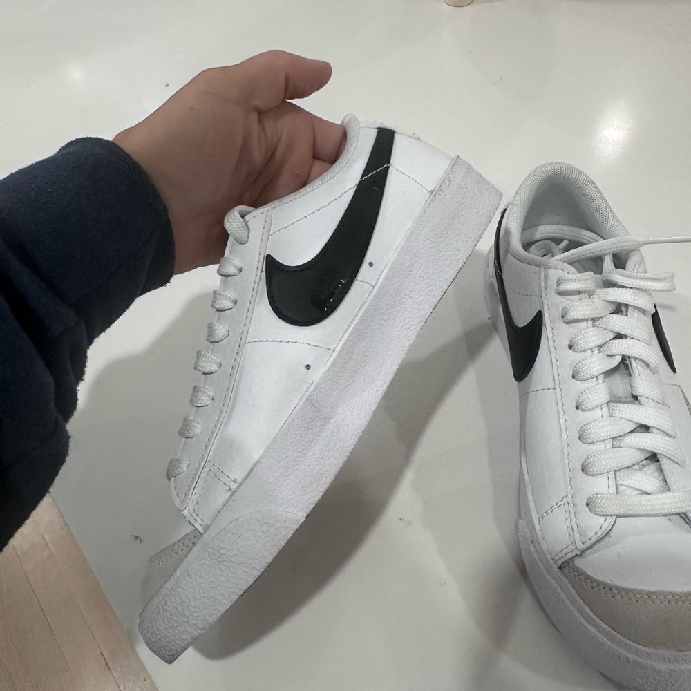 Youth Nike blazer size 4